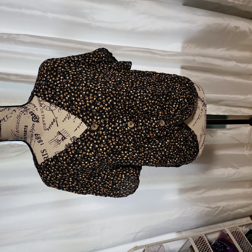 Floral crop top size M
